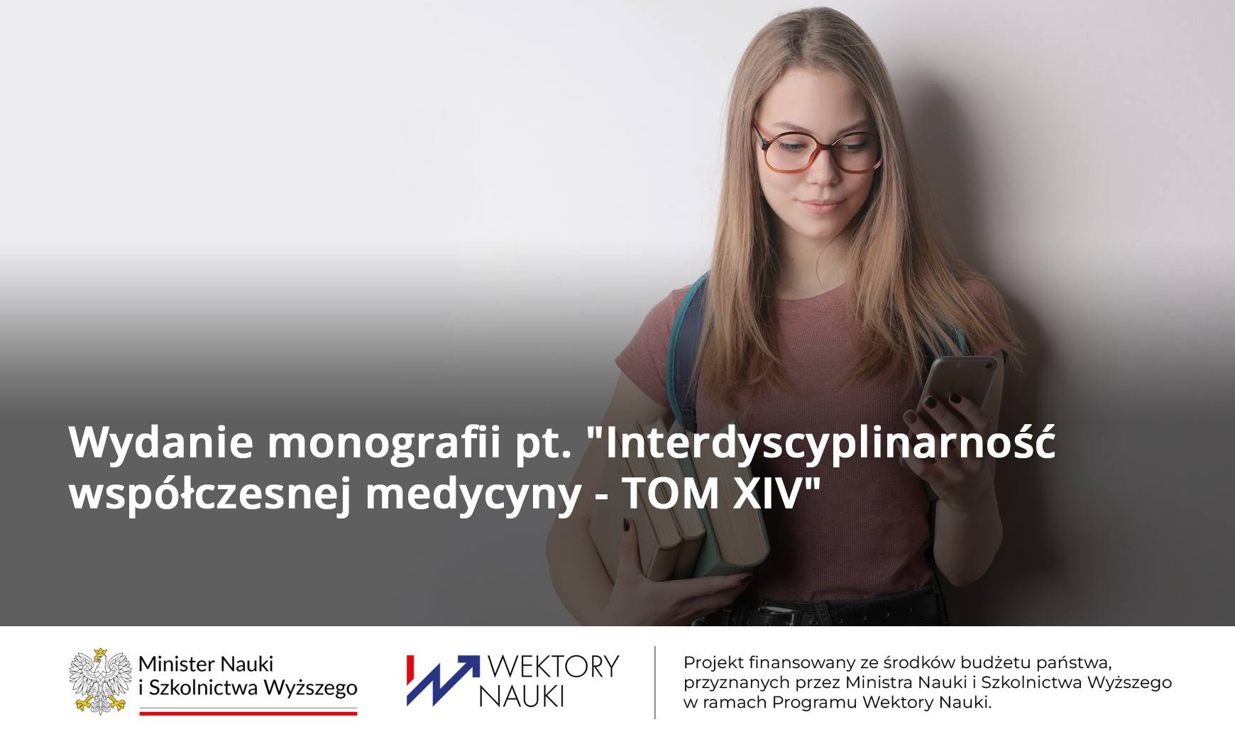 Grafika promocyjna projektu Wektory Nauki przedstawiająca studentkę z książkami i smartfonem.