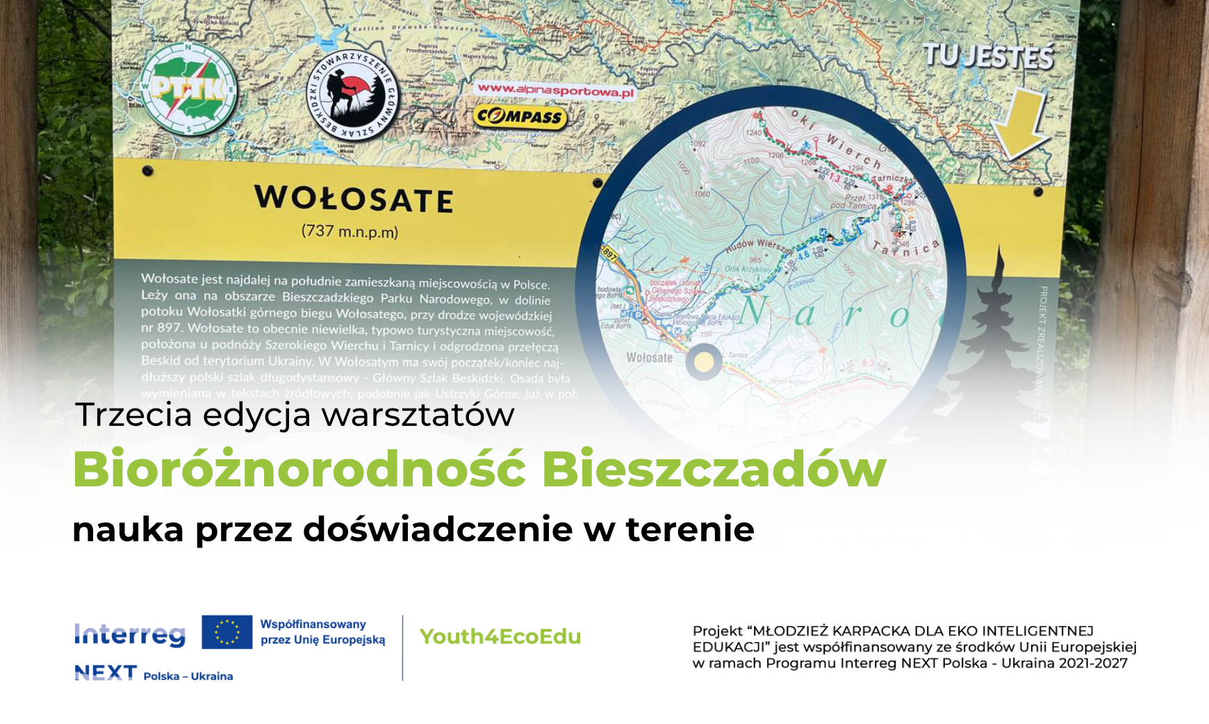 Grafika przedstawia zdjęcie tablicy w Bieszczadzkim Parku Narodowym przedstawiająca szlak na Wołosate. Ponadto na zdjęciu znajdują się elementy promocyjne Funduszy UE oraz programu INTERREG POLSKA-UKRAINA.