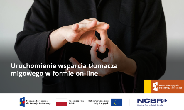 Mężczyzna używający języka migowego - wsparcie tłumacza migowego w formie on-line